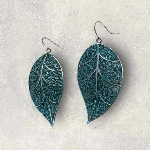 NWT 2” Silver Tone Leaf Charm Earrings - Blue/Green Leaf - Dangle - Picture 2 of 6